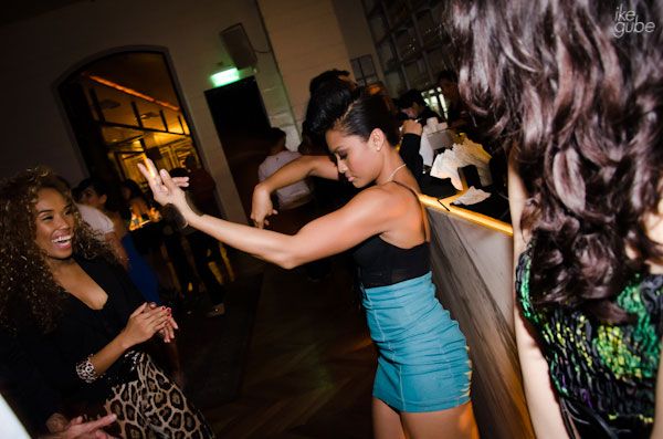 派对照片小贴士:跳舞的动作镜头