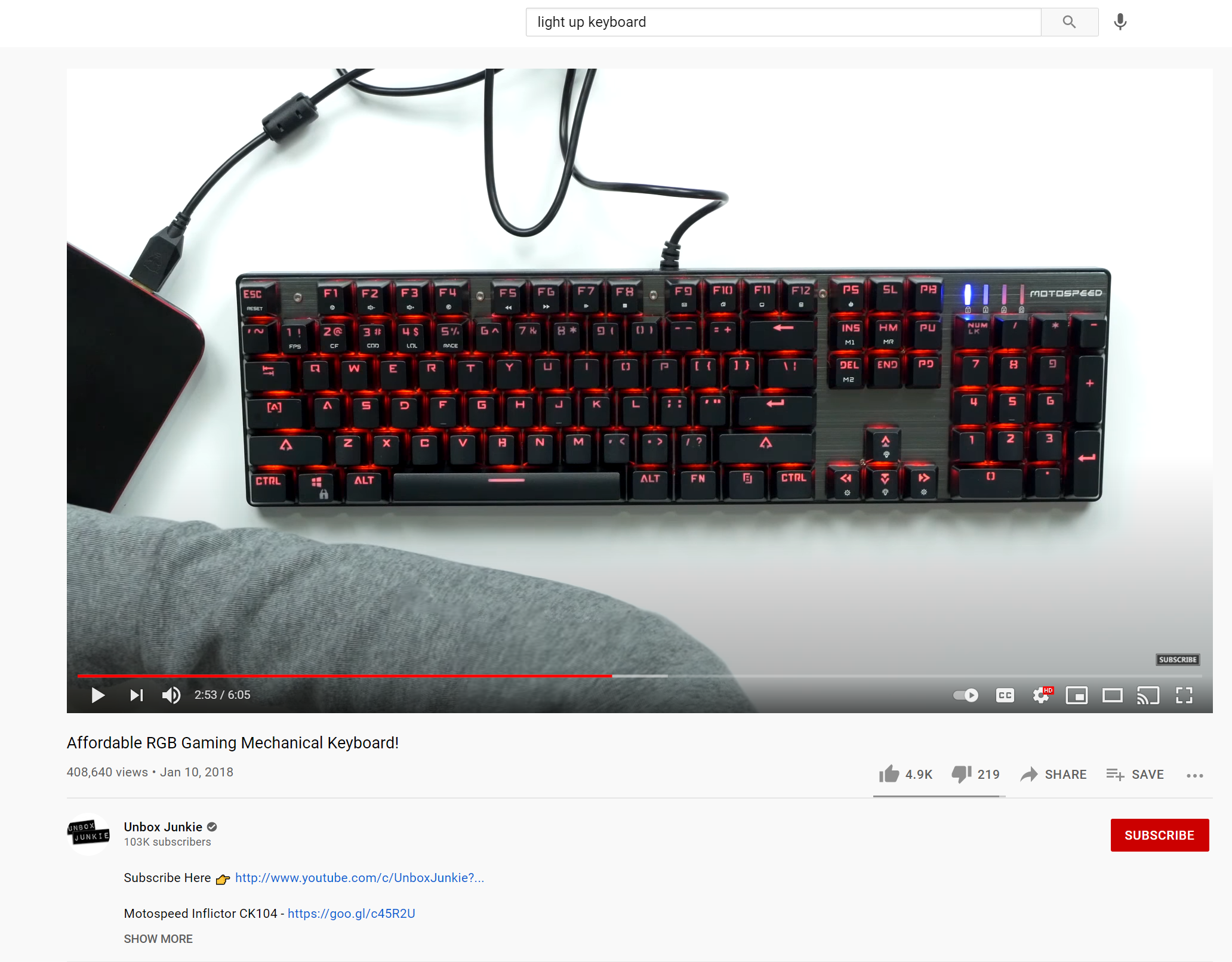 YouTube上的一个视频，展示了一个发光的键盘